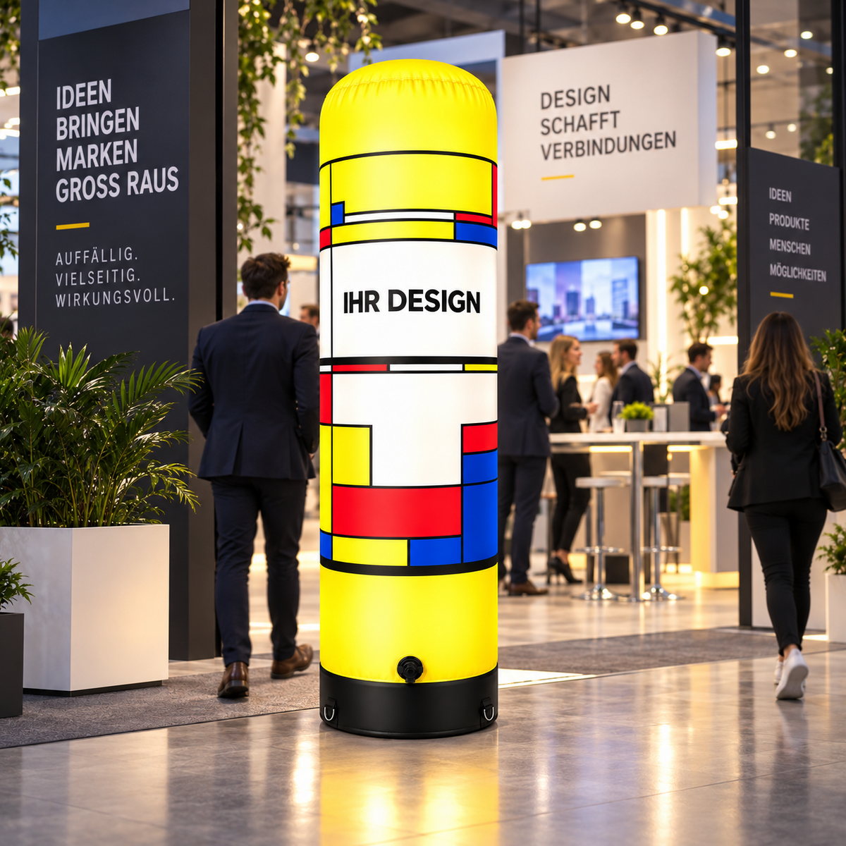 Aufblasbare Werbesäule Ø 45 x H 200 cm auf einer Messe